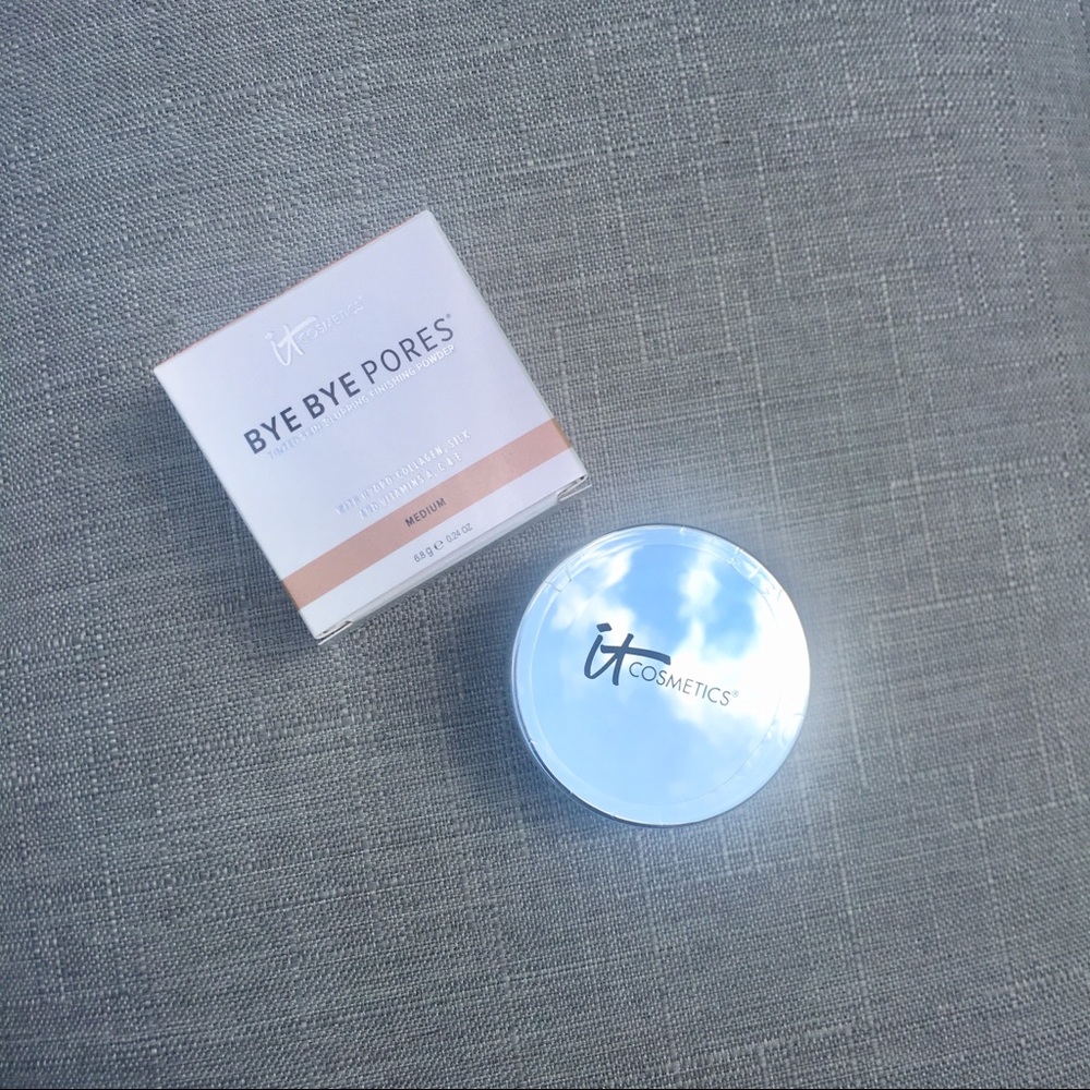 {IT Cosmetics} NWT Bye Bye Pores Finishing Powder